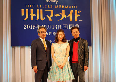 会見より。左から、劇団四季代表取締役社長・吉田智誉樹、三平果歩、飯野おさみ