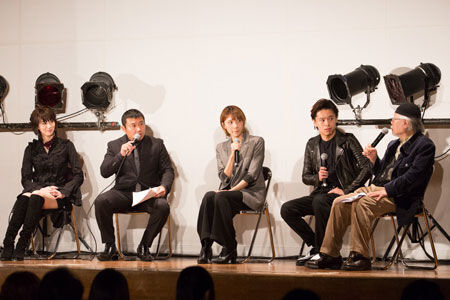 左から、凰稀かなめ、お宮の松、ハルカ、中川晃教、松本零士撮影：石阪大輔