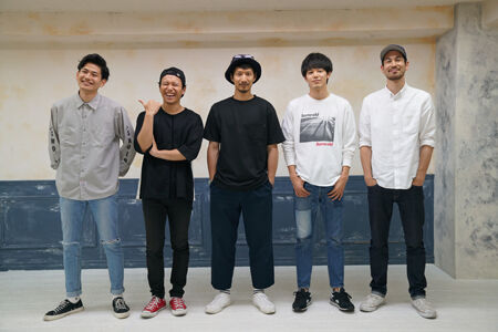 (画像左から）比屋根和太、柳鶴マコト、町田悠宇、東ヨシアキ、ジェフ太郎