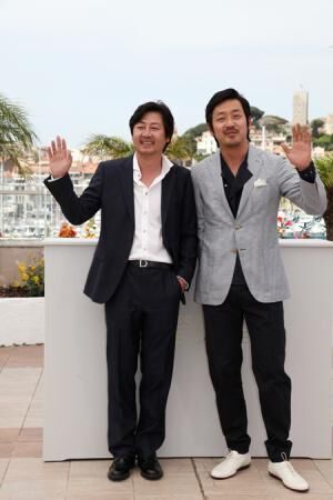 再タッグのハ・ジョンウ＆キム・ユンソクが映画『哀しき獣』を語る