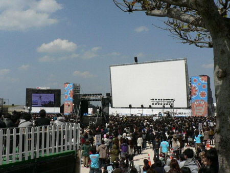 世界最大。沖縄映画祭に巨大移動式スクリーンが登場