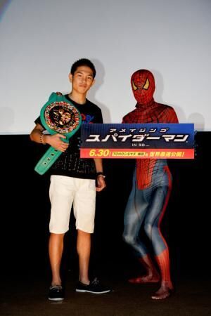 スパイダーマン＆プロボクサー・井岡選手が、大阪でサプライズ登壇