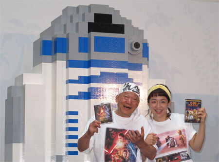 LEGOブロック9万個を使った巨大R2-D2と対面