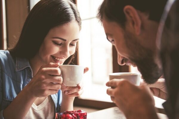 やば 照れる 女性が好きな人の前だと 無自覚にとる仕草 4つ 年1月7日 ウーマンエキサイト 1 2