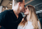 女性が惚れる「最適なキスのタイミング」4選