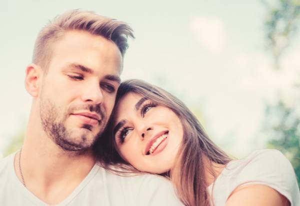 君の胸にダイブ…！彼女が彼に「抱きつきたくなる瞬間」って？