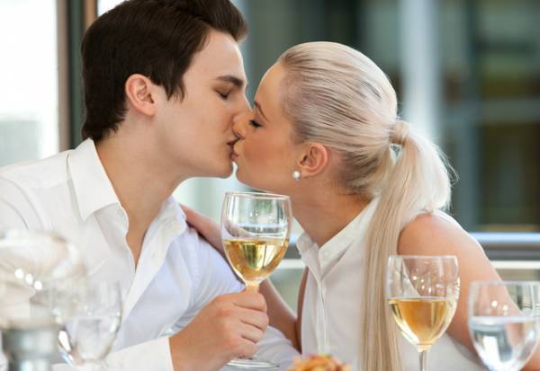 このムードはヤバイ…女が興奮する【ロマンチックなキス】ってなに？