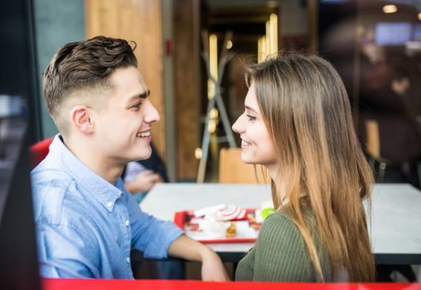 【男性必見】女性が「ベタ惚れ状態のとき」に言うセリフ