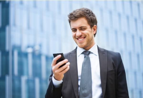 好かれてる可能性大！！男性が「本命女性」に送るLINE