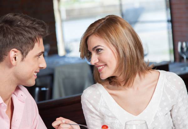 あなたは気づいてる？女性が「ムラっとした時にする」4つの仕草