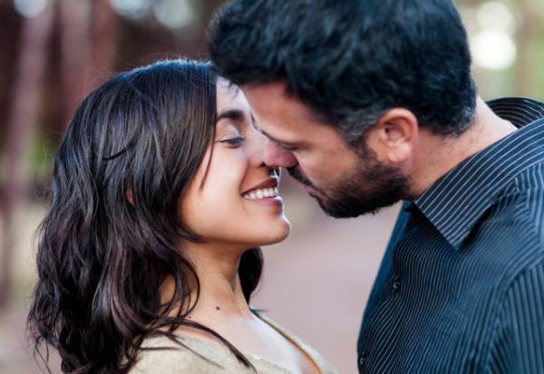 女性を「本能のままに興奮させるキス」とは