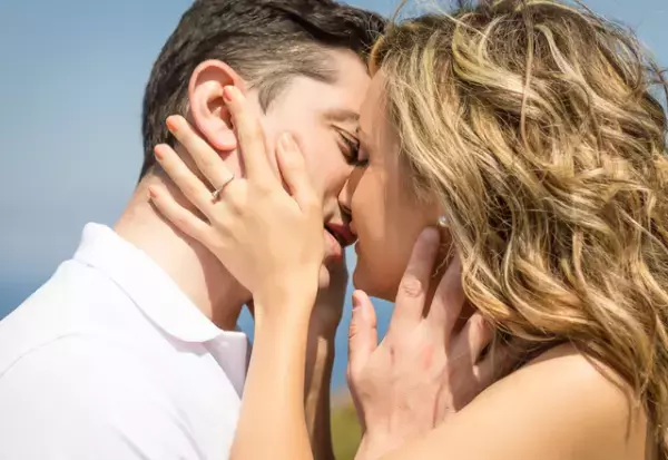 こんなの初めて…♡女性が「興奮しちゃうキス」のやり方