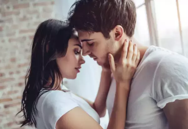 こんなの初めて…♡女性が「興奮しちゃうキス」のやり方