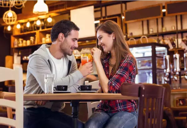 【女性心理】思わず「男性に触って欲しくなる瞬間」4選