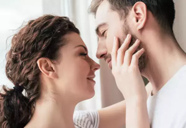 【女性心理】思わず「男性に触って欲しくなる瞬間」4選