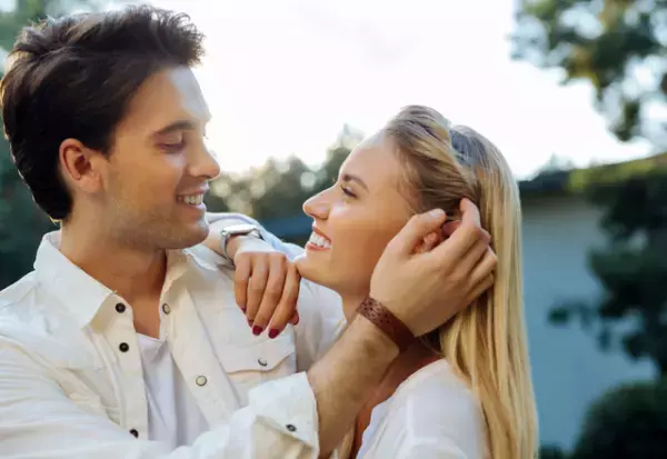 コレ最強です…！女性が舞い上がる「スキンシップ」4つ