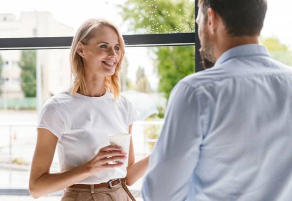 初対面が勝負！女性が「好印象を抱く男性」の特徴4つ