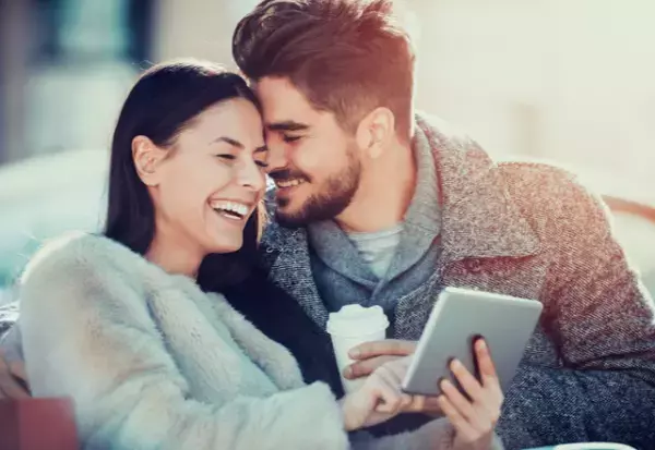 アレがポイント！女性が「ムラっとしちゃう瞬間」とは