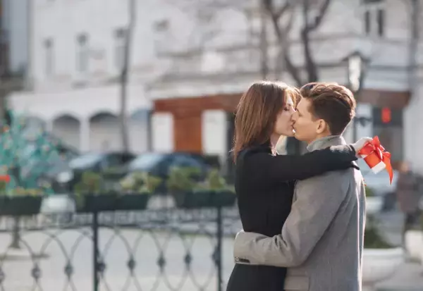 気持ちよすぎる…！女性を「骨抜きにするキステク」って？