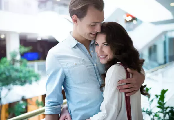 触れてほしい…！女性が「抱きしめてほしい瞬間」4つ