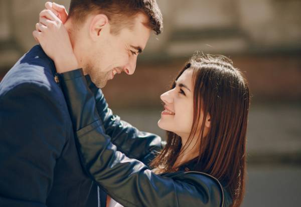 触れてほしい…！女性が「抱きしめてほしい瞬間」4つ