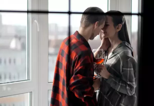 触れてほしい…！女性が「抱きしめてほしい瞬間」4つ