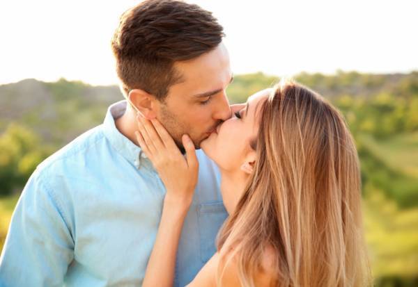 もっとしたい。女性がメロメロになるキスの仕方って？