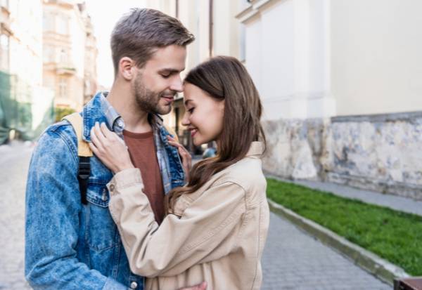 もっとしたい。女性がメロメロになるキスの仕方って？