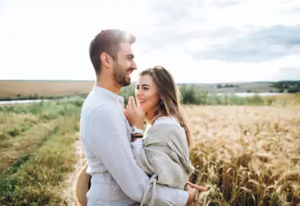 この出会いは必然だった…女が「運命を感じる男性の特徴」って？