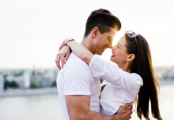 【女性心理】ドキドキが止まらなくなる「キスのシチュエーション」