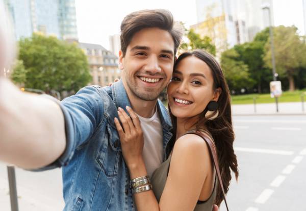 見逃しちゃダメ！女性が「イチャイチャしたい時にする」言動4つ