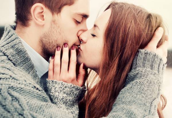 【男性必見】女性が「抱かれたい時」にだけ見せる仕草とは