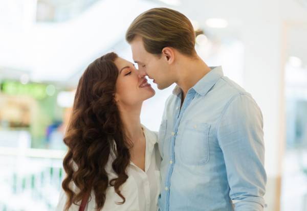 【男性必見】女性が「抱かれたい時」にだけ見せる仕草とは