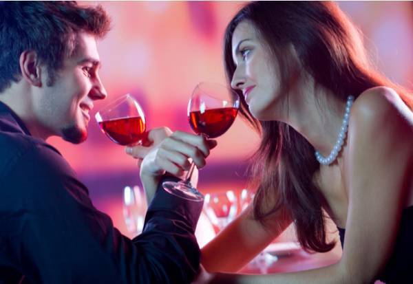 「スマートさに惚れた…♡」女性がキュンする紳士男性の共通点