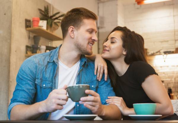 女性が「好きな人の前でついしちゃう言動」4つ