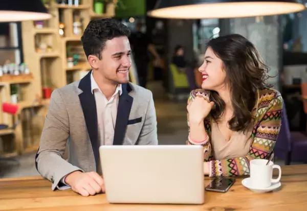 女性が「朝まで一緒にいたい時」のサインとは