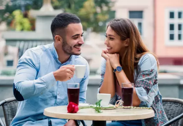 女性が「朝まで一緒にいたい時」のサインとは