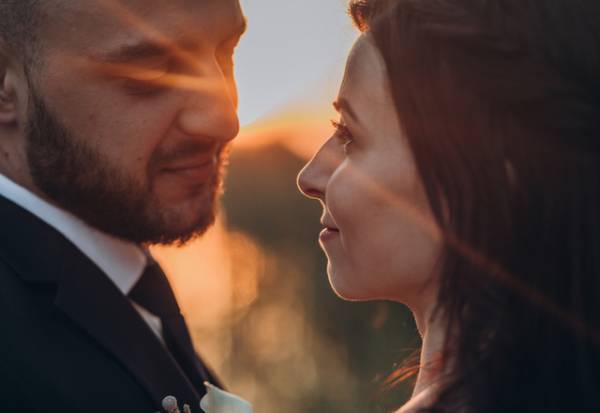 こりゃたまらん…！男性がキュンとする「キスのおねだり」って？