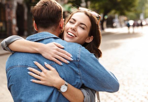コレされたら最高！女性のドキドキが止まらない「ハグの仕方」4選