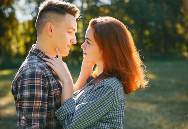 コレされたら最高！女性のドキドキが止まらない「ハグの仕方」4選