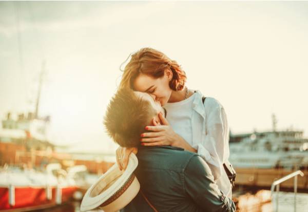 この強引さが好きっ！女が惚れる「肉食系なキス」とは？