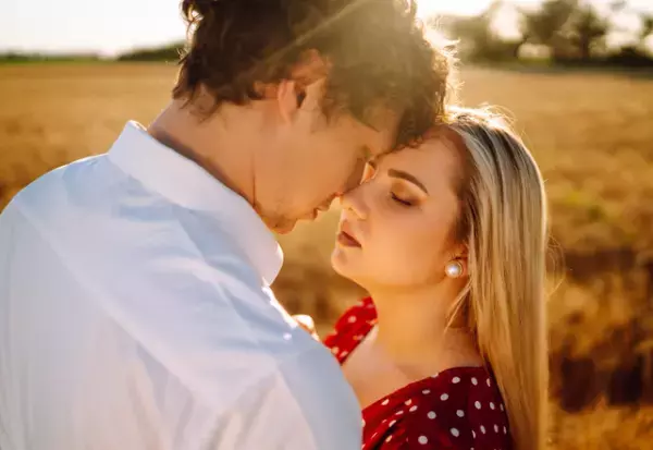 この強引さが好きっ！女が惚れる「肉食系なキス」とは？