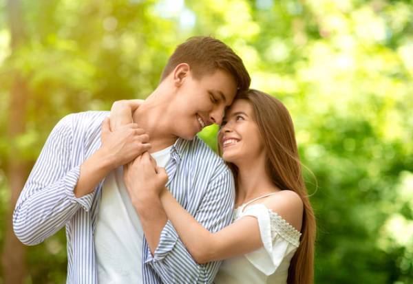 何故か世話を焼きたくなる…女性が【ほっとけない男性】の特徴