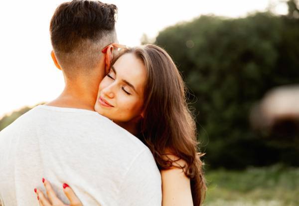 誰にでも言うわけじゃない！女性が「本気の男性だけに言うセリフ」