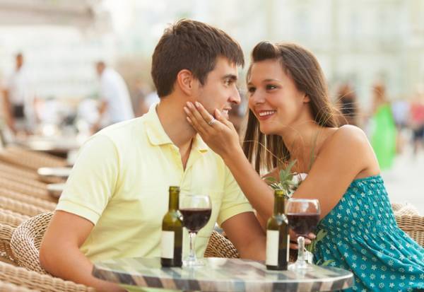 【男性必読】女性が出す「朝まで一緒にいたい♡」って時のサイン