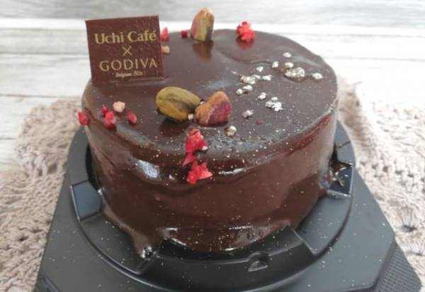「今年のXmasケーキはローソンで！」ローソン×ゴディバのケーキが華やかすぎる！