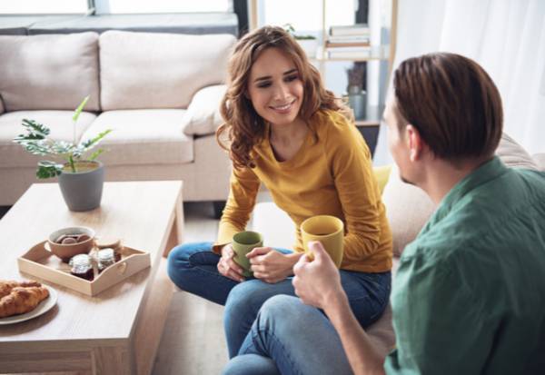 なんで気づかないの？！女性が見せる【脈アリ】サインって？