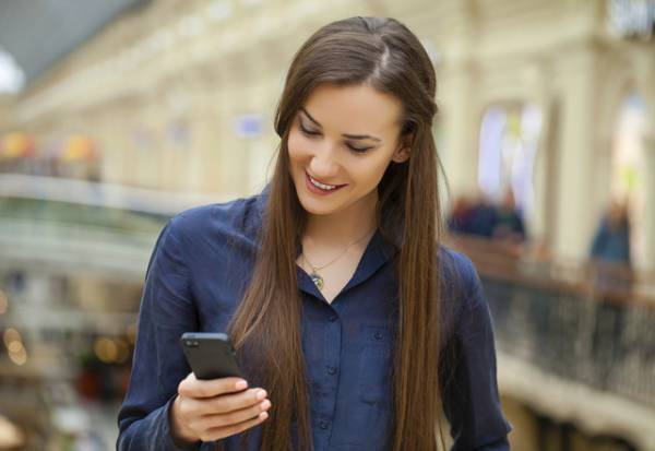 好きバレ覚悟で送ってる！？女性が好きな男限定でする「本命LINE」