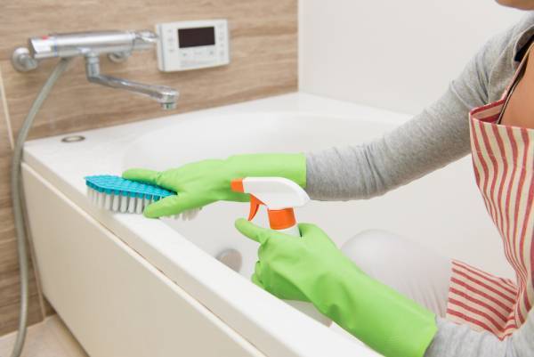 風呂場の黒カビを予防！【超時短になる掃除術2選】