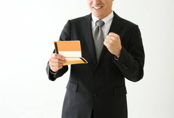 年収300万円・貯金額1,000万円「現金で買い物をせず…」リアルな家計簿を公開！【みんなの節約術】